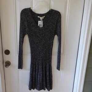 Studio M Grey sweater dress size L, v neck stretch, long sleeves knee length NWT